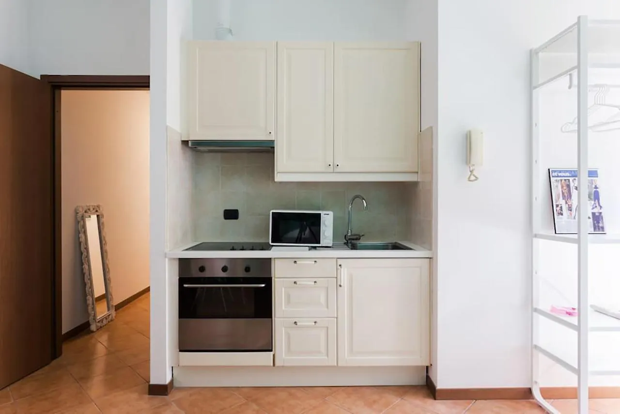 New Apartment In Isola Close To City Center - Cola Montano Milão